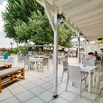 Ξενοδοχείο με διαμερίσματα ενοικιαζόμενα