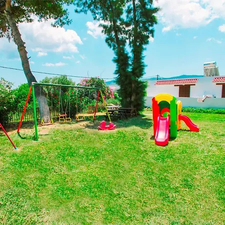 Aparthotel Ampavris Family 3*