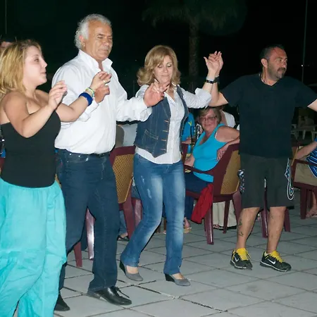 Ampavris Family Aparthotel 3*