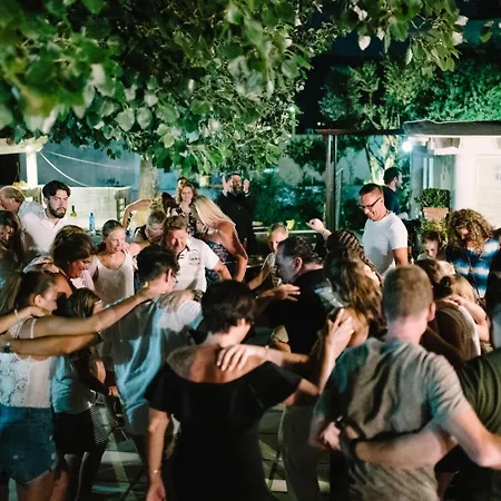 Ξενοδοχείο με διαμερίσματα ενοικιαζόμενα