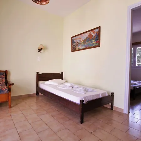 Aparthotel Ampavris Family