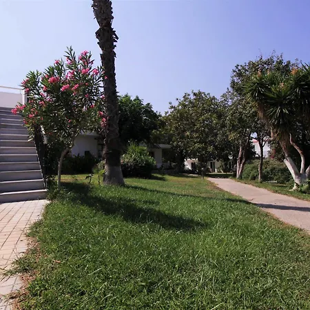 Aparthotel Ampavris Family