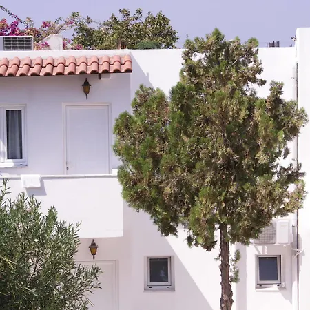 Ampavris Family Aparthotel 3*