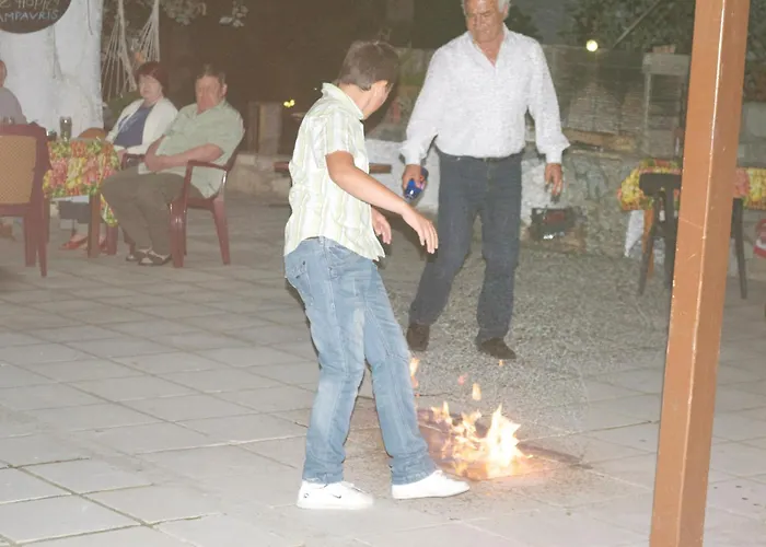 Ampavris Family Aparthotel 3*