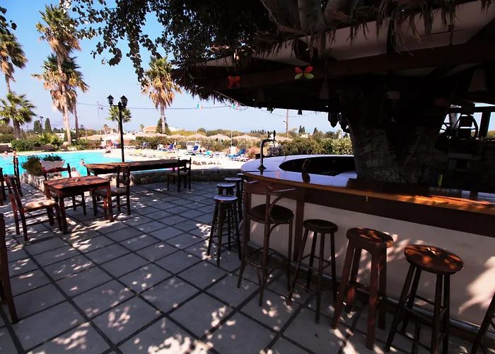 Ampavris Family Aparthotel 3*