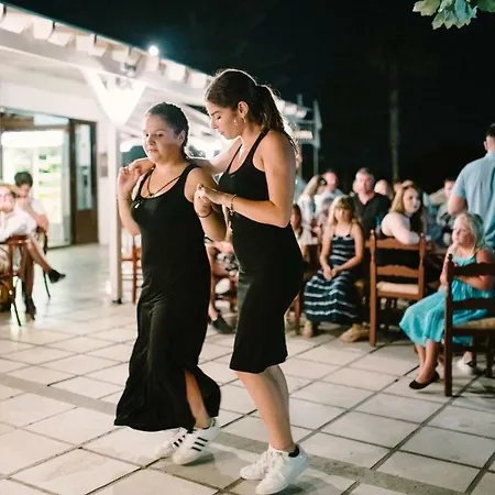 Family 公寓式酒店 Ampavris